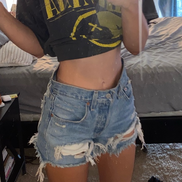 Levi’s Shorts- 501 High Rise ✨ - Picture 4 of 6